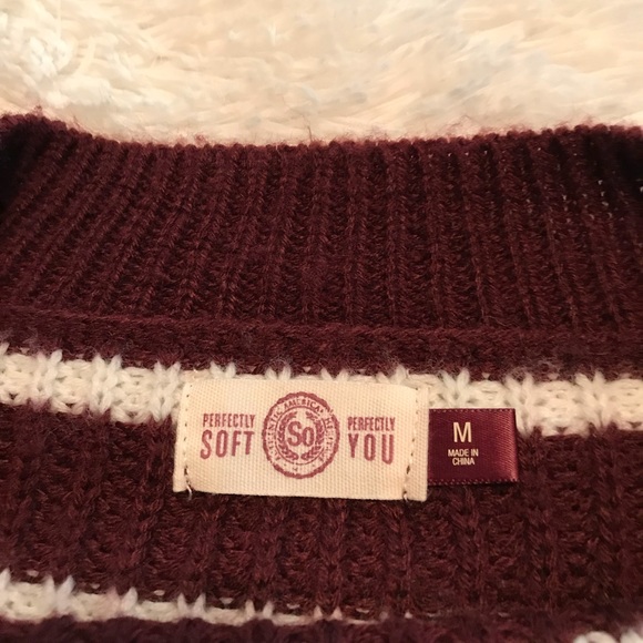 Maroon & white sweater ~ from Kohl’s - Picture 4 of 6